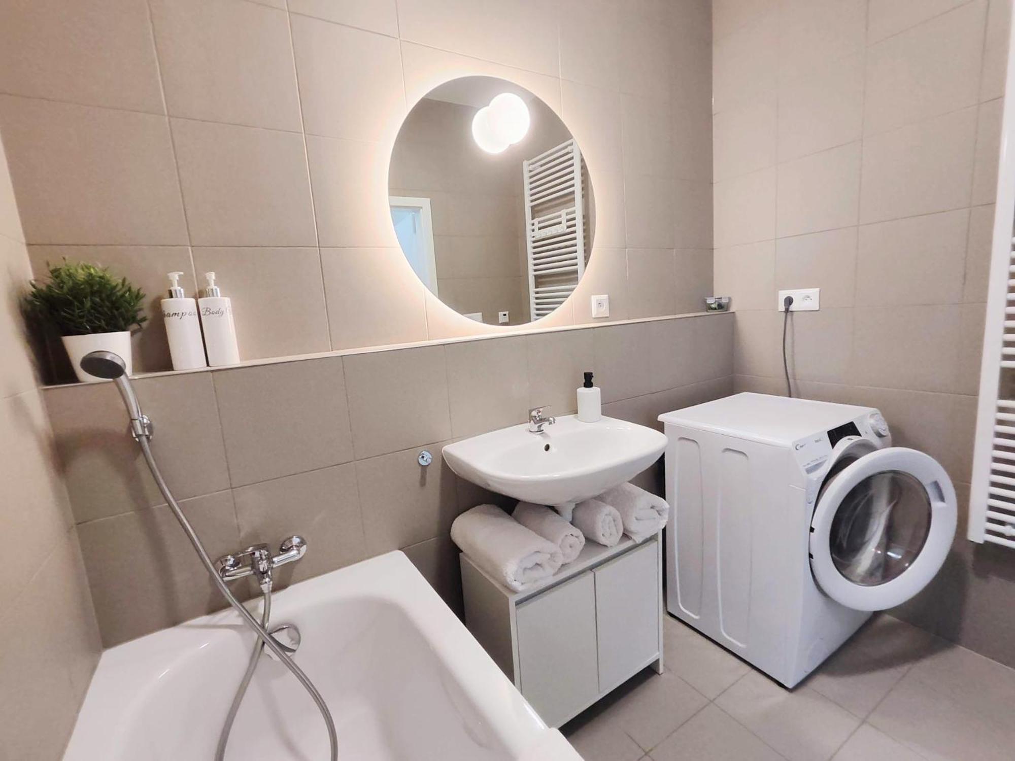 Appartement Wings - Brand New - Presidential Garden - Free Parking à Bratislava Extérieur photo
